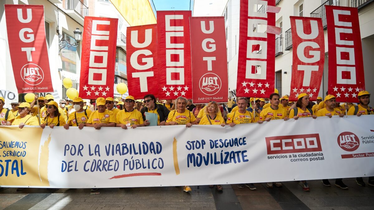 Manifestación en Madrid de trabajadores de Correos.