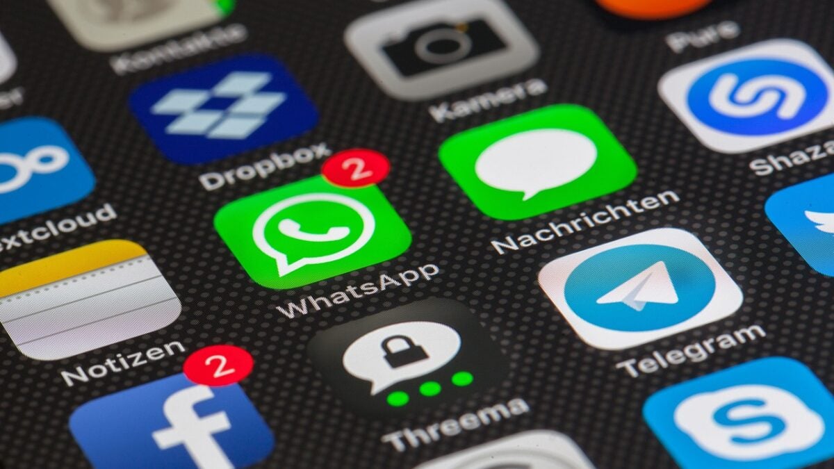 Multan a una empresa por incluir a una trabajadora en un grupo de Whatsapp