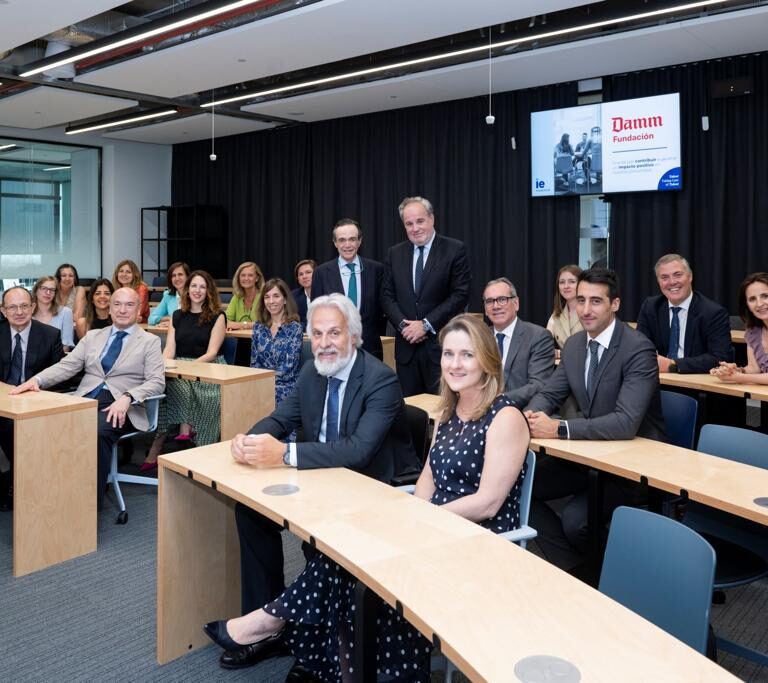 Fundación Damm facilita junto a IE University el acceso a educación y becas para jóvenes con talento de todo el mundo