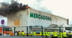 Así ha sido el incendio en una nave de Mercadona en Valencia