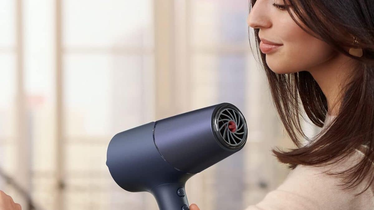 Este secador de pelo Philips que está triunfando en Amazon ¡ahora por solo 39 euros!