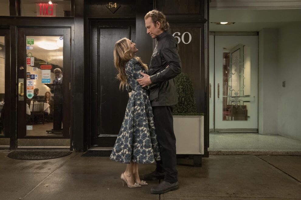 Carrie (SJP) y Aidan (John Corbett) en una escena de la segunda temporada de 'And just like that'