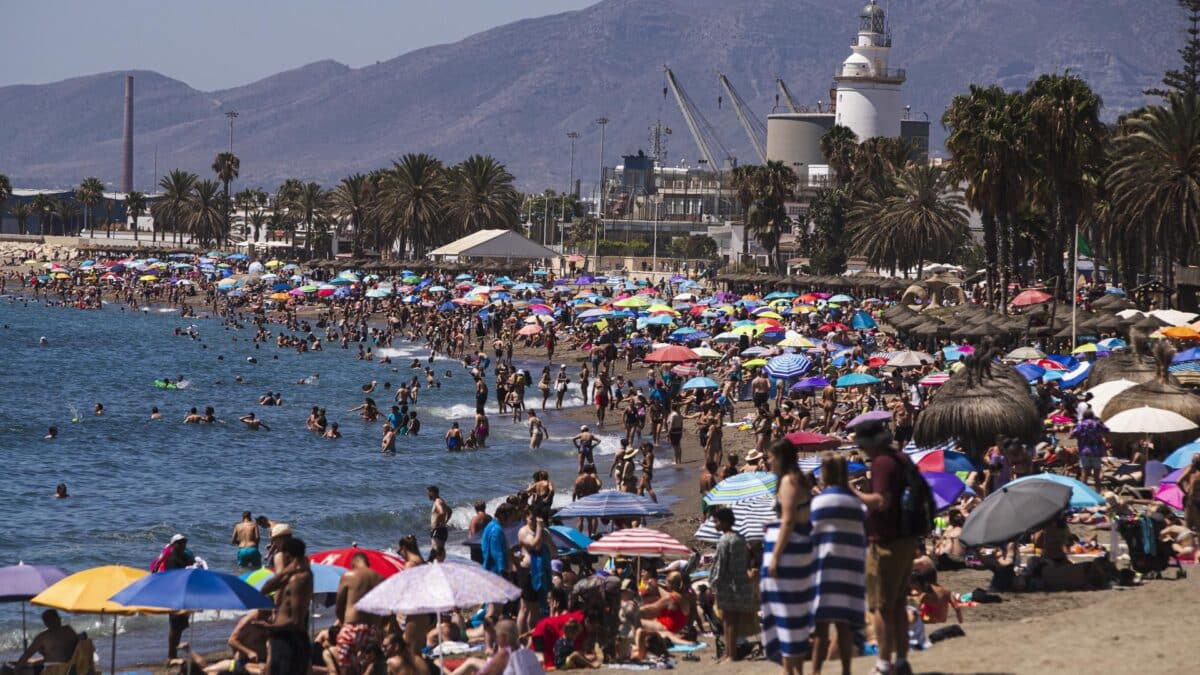 Vista panorámica de la playa de la Malagueta, en Málaga