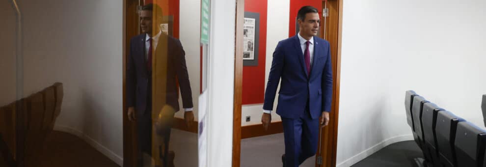 El presidente del Gobierno en funciones y líder del PSOE, Pedro Sánchez, a su llegada a una rueda de prensa en el Palacio de la Moncloa en Madrid.