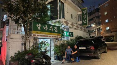 Los últimos restaurantes del mundo que venden carne de perro: "Si no te dicen qué es, ni te enteras"