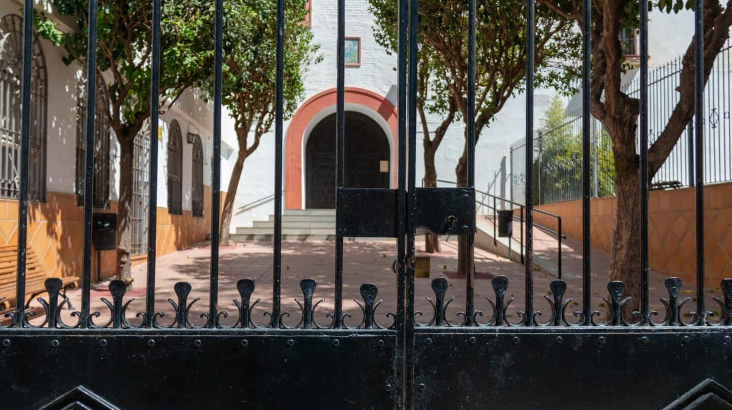 La iglesia Divina Pastora de Motril permanece cerrada este jueves.