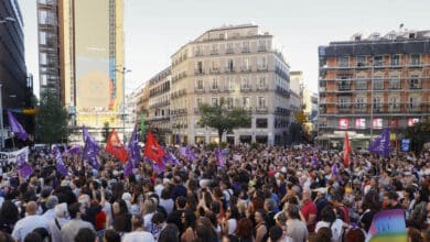 Cientos de personas se manifiestan en Madrid en apoyo a Jenni Hermoso: "No es un pico, es una agresión"