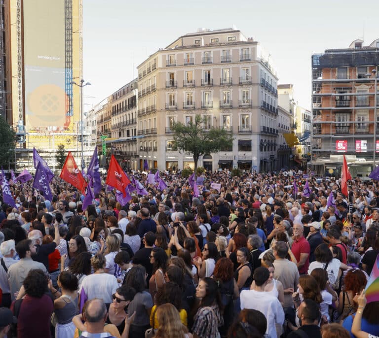 Cientos de personas se manifiestan en Madrid en apoyo a Jenni Hermoso: "No es un pico, es una agresión"