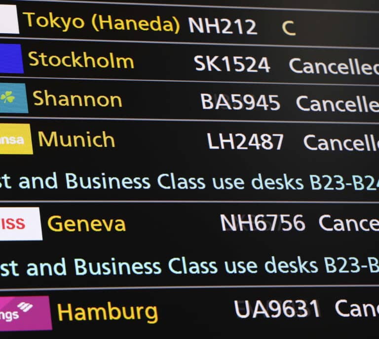 El caos en los aeropuertos británicos obligó a cancelar casi 300 vuelos en España