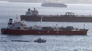 Reabren al baño las playas de Gibraltar afectadas por el vertido de petróleo