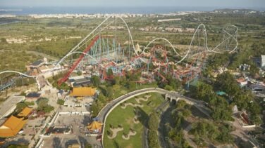 Dos personas en estado crítico y varios heridos tras caer un árbol en una atracción de Port Aventura