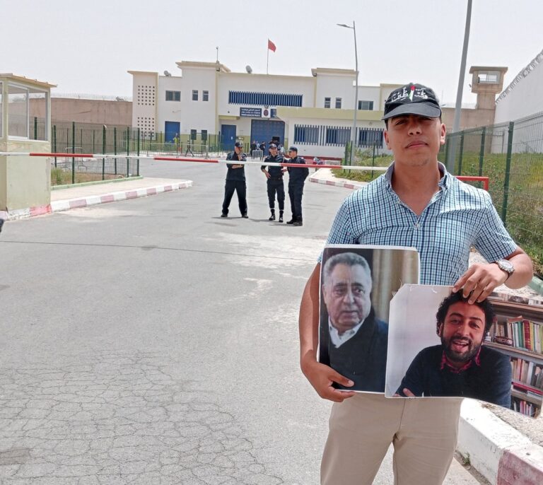 Marruecos prohíbe abandonar el país a un periodista crítico