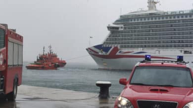 Un crucero de 330 metros choca contra un petrolero debido al fuerte viento en Palma