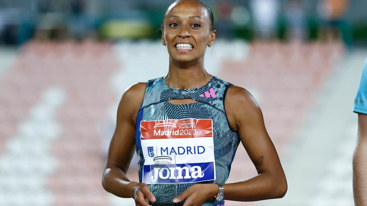 Ana PELETEIRO de España celebra después de ganar en triple salto femenino durante el Encuentro de Atletismo de Madrid celebrado en el estadio de Vallehermoso