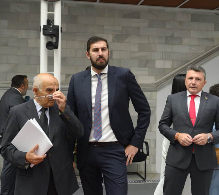 Vox fija el 1 de septiembre como límite para negociar con el PP la investidura en Murcia