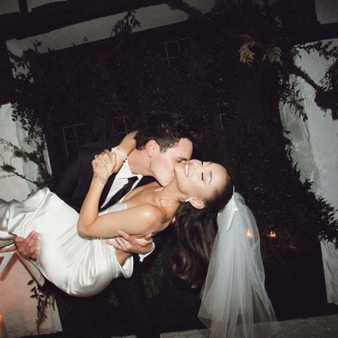 Ariana Grande en el día de su boda con Dalton Gomez