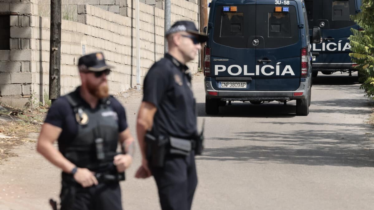 Detenidos 11 jóvenes, uno menor de edad, por humillar y agredir a personas sin hogar en Valencia