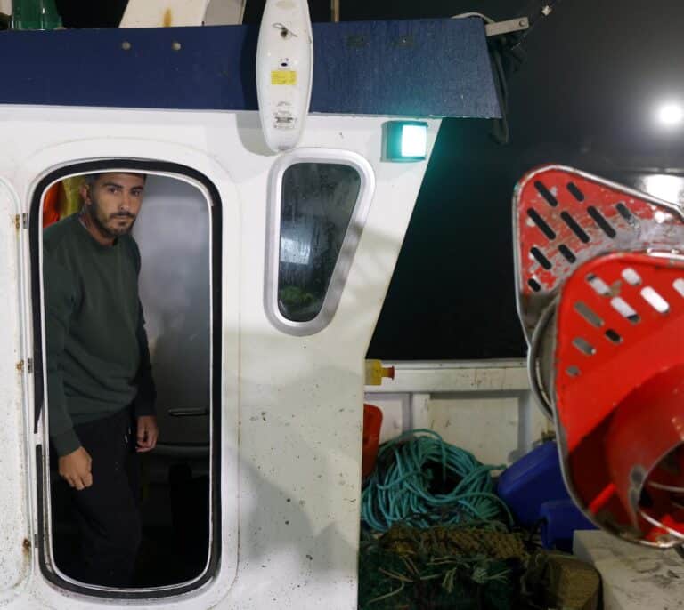 Gibraltar persigue a los pescadores españoles: "Tengo miedo de que me aborden y haya una pelea"
