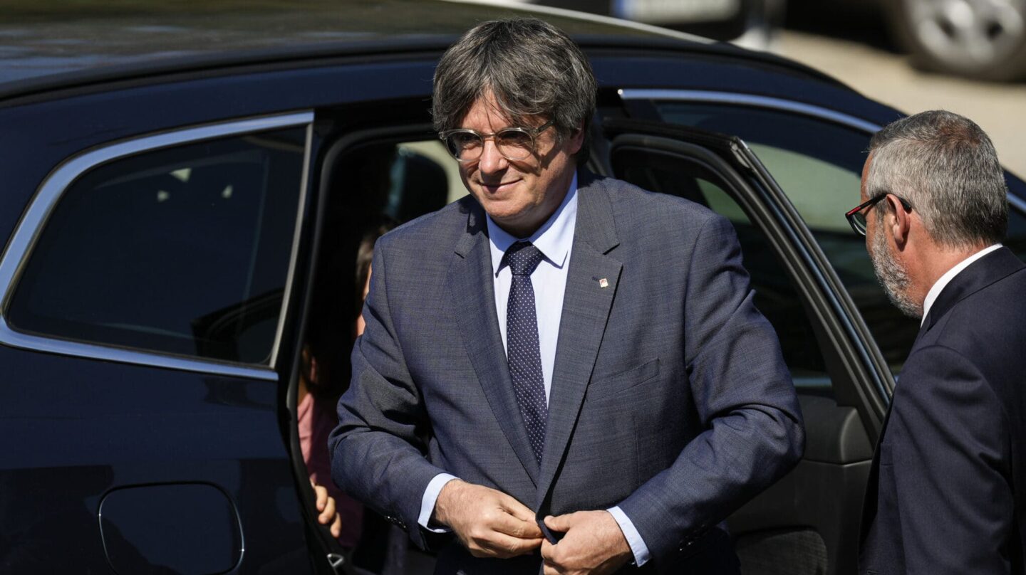 CODALET, (FRANCIA), 21/08/2023.- El expresidente de la Generalitat Carles Puigdemont acude este lunes a la abadía de Sant Miquel de Cuixà, en Codalet (Francia), durante un acto homenaje al músico Pau Casals con motivo de los 50 años de su muerte. EFE/David Borrat