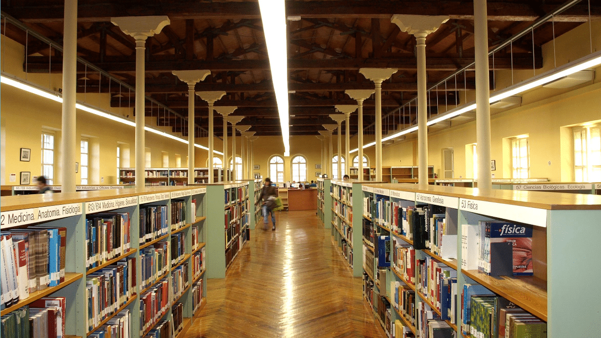 Una de las salas de la biblioteca autonómica de La Rioja, en Logroño.
