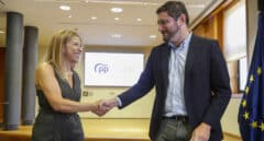 Azcón no acude a la firma del pacto con Vox, que usa el término "violencia machista" aunque no "de género"