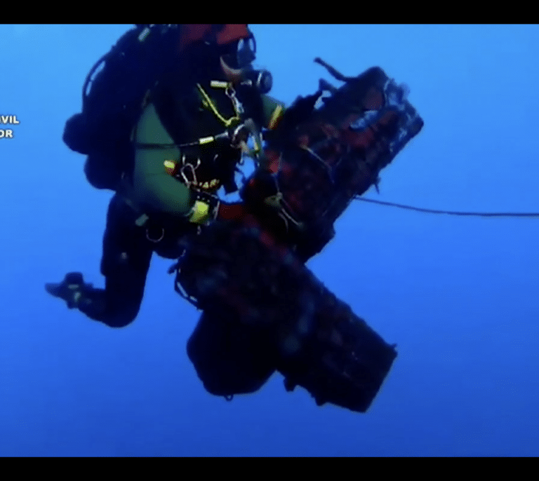 La Guardia Civil interviene casi 200 kilos de cocaína en un buque sumergido en el Puerto de Las Palmas