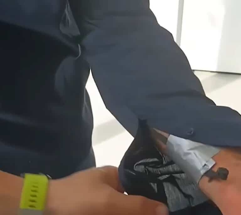Móviles ocultos, receptores de señal y audífonos para copiar en examen teórico de conducir