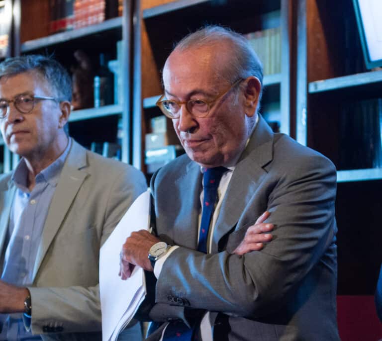 El socialista Nicolás Redondo critica que Sánchez se haya dejado "secuestrar por un prófugo"