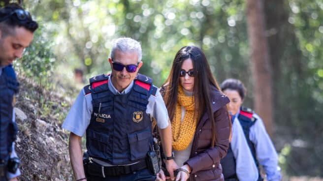 Rosa Peral pide al juez paralizar el estreno de la serie de Netflix sobre el crimen de la Guardia Urbana La comitiva judicial del crimen de la Guardia Urbana acude a la inspección ocular de la casa de la acusada Rosa Peral en Cubelles (Barcelona) para realizar el recorrido que supuestamente hicieron los acusados