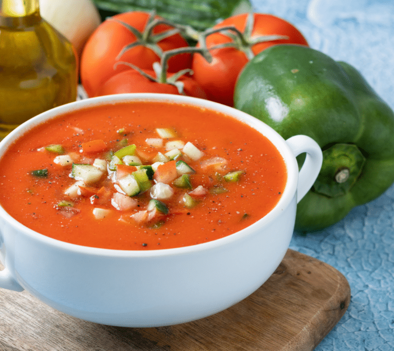 Historia y origen del gazpacho: de comida de los campesinos a la mesa de todos los españoles