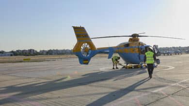 Herido leve el piloto de un helicóptero de la DGT tras estrellarse contra un árbol en Almería