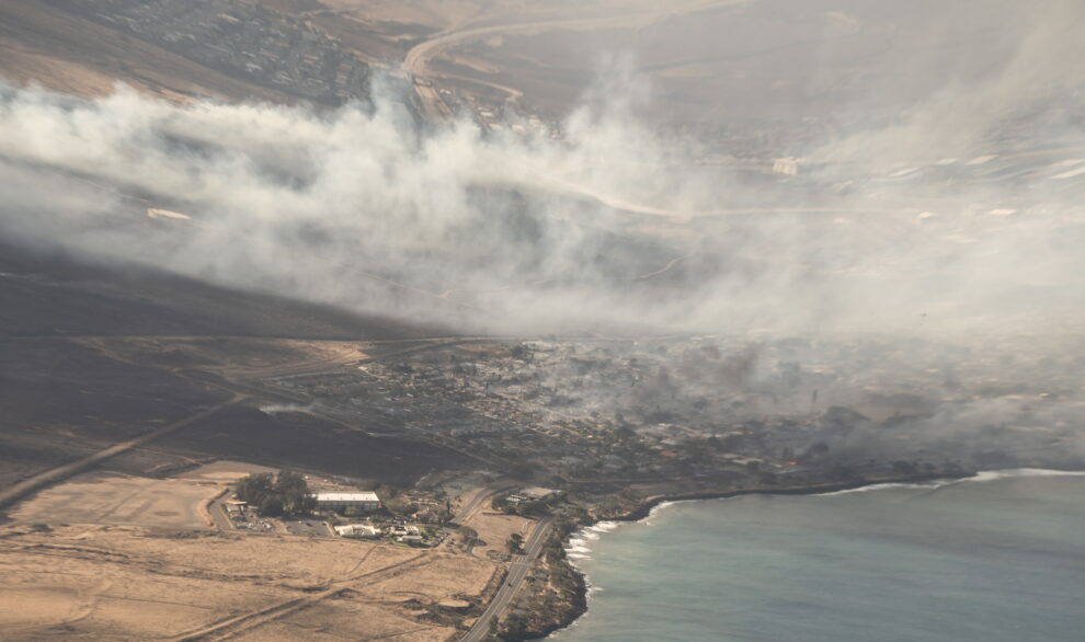 Vista aérea de los edificios dañados en Lahaina, Hawái, como consecuencia de un gran incendio forestal que ha matado a 6 personas y ha obligado a miles de evacuaciones en la isla de Maui en Hawái, EE.UU.