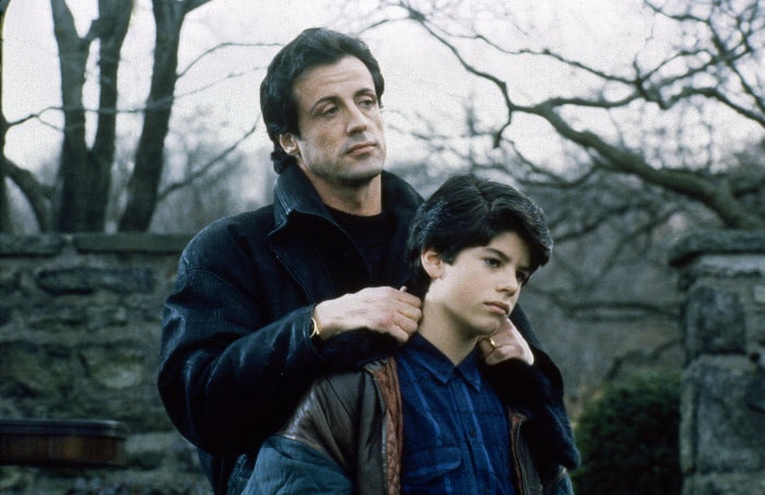 Sage Stallone junto a su padre, en la película 'Rocky V'