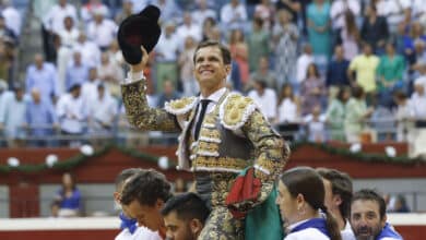 El Juli hace historia: corta ocho orejas y un rabo en el regreso de los toros a Gijón