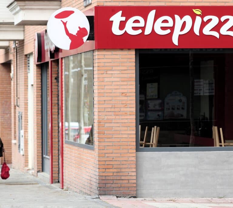 Telepizza busca de nuevo el 'secreto' para mantener su masa a flote