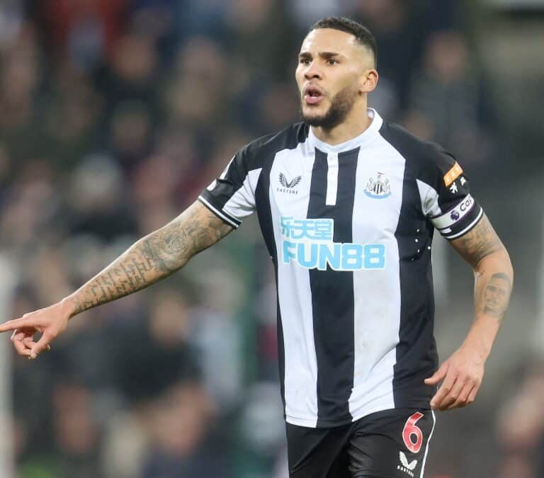 El capitán del Newcastle, amenazado: «Os vamos a disparar»