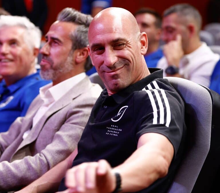 Rubiales se negó a pagar una pensión mayor a sus hijas pese a que su sueldo se incrementó un 880%