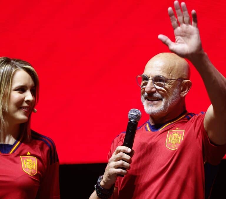 La RFEF garantiza la continuidad de Luis de la Fuente pero no la de Vilda