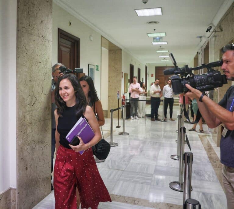Podemos pide que se retiren las imágenes de Juan Carlos I de los pasillos del Congreso