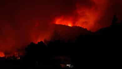 El incendio de Tenerife es lo "nunca visto": una columna de humo de seis kilómetros de altura y miles de evacuados y confinados