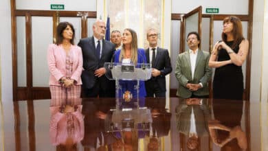 El PSOE cederá cuatro diputados a Junts para que forme grupo en el Congreso