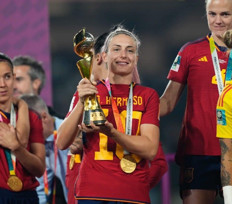 Alexia Putellas rompe su silencio para pedir ayuda