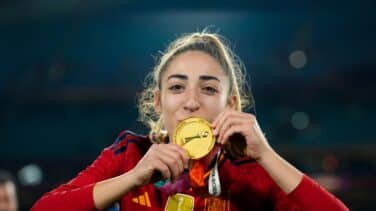 Luces y sombras de un día para no olvidar: Olga Carmona perdió a su padre el viernes y no lo sabía