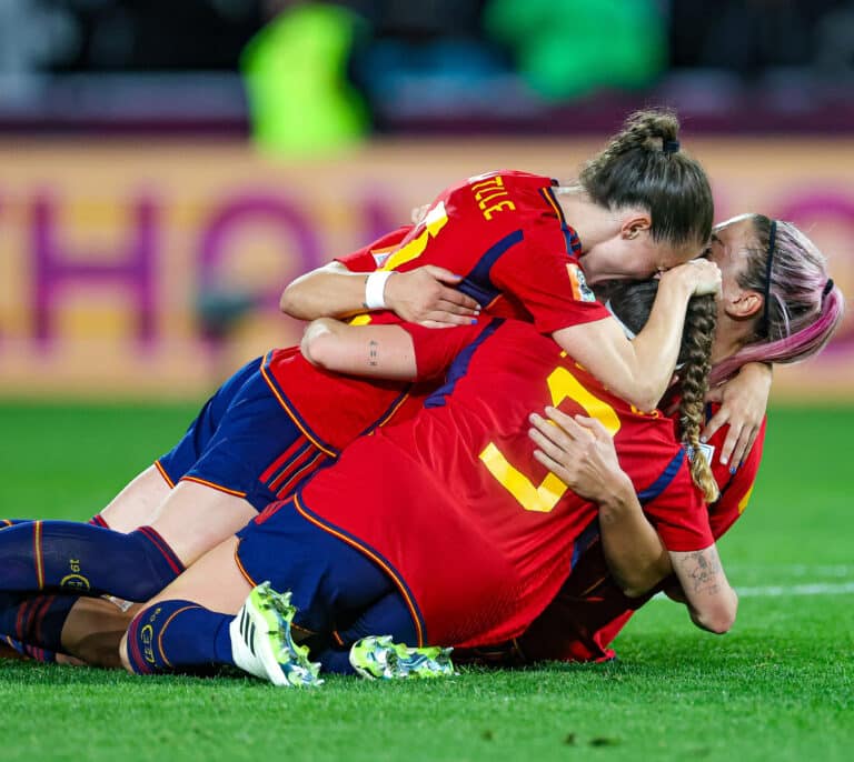 Un tuit por las campeonas