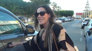 Malú interrumpió sus vacaciones para estar junto a Albert Rivera tras la muerte de su padre