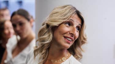 Yolanda Díaz quiere acabar con las diferencias de sueldo de las y los futbolistas: de 16.000 a 180.000 euros