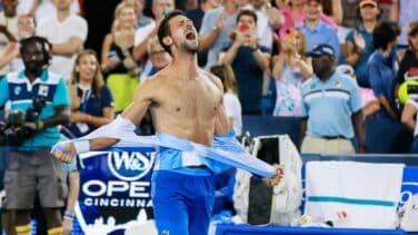Djokovic debuta en el US Open arrebatando a Carlos Alcaraz el número 1