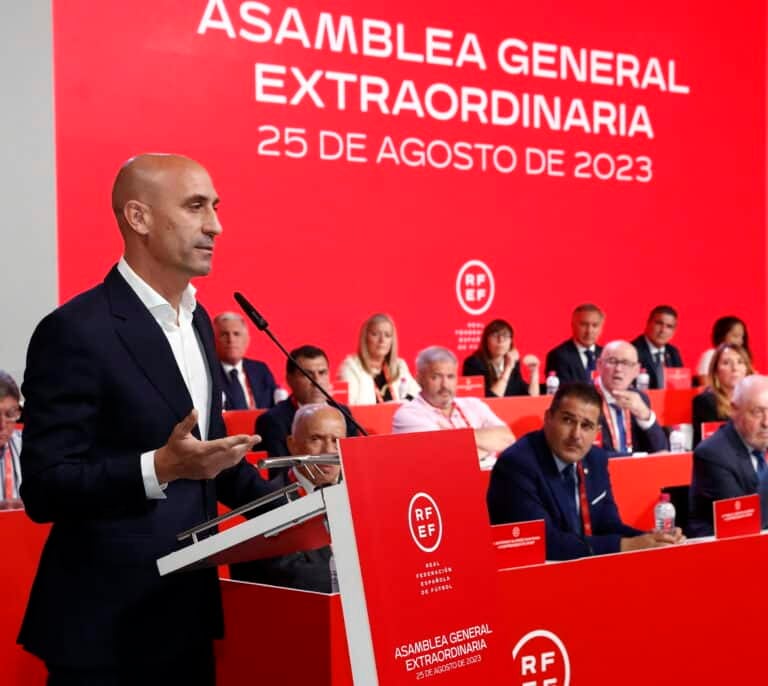 Rubiales vuelve a escena antes de presentar su libro 'Matar a Rubiales'
