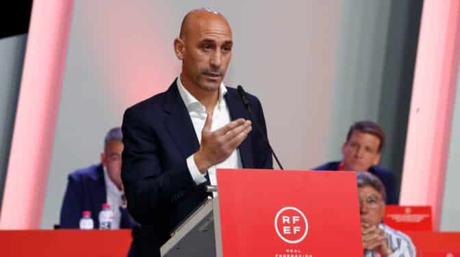 ¿Qué implica que el TAD haya abierto expediente a Rubiales por causa «grave» en lugar de «muy grave»?