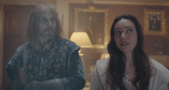 Espíritus, choque generacional y comedia en la última adaptación de Oscar Wilde